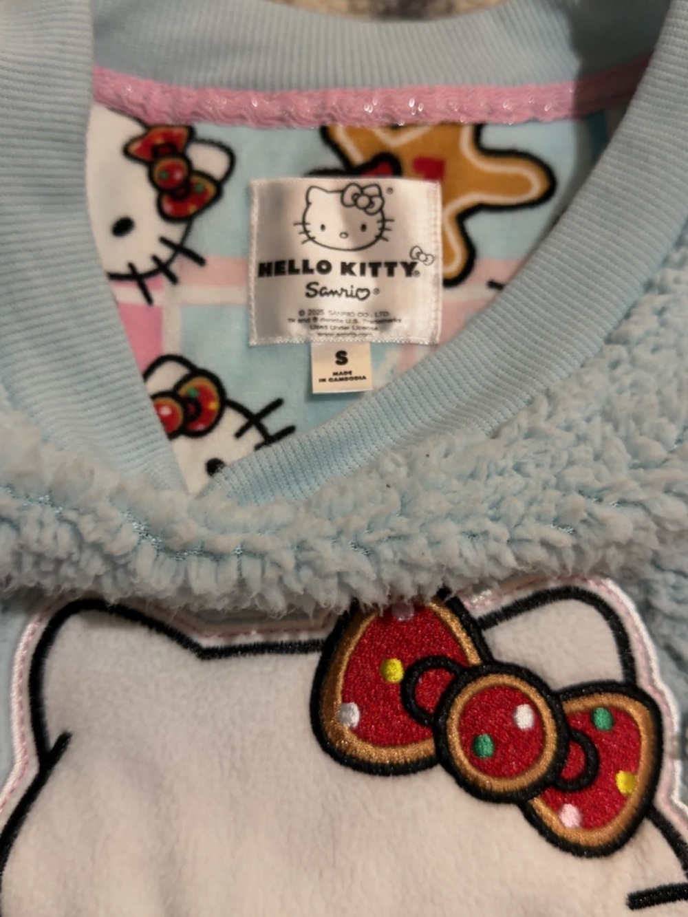 Hello Kitty Sweater - Picture 3 of 3